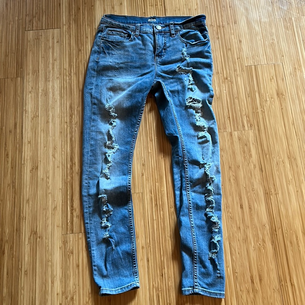 BDG mid rise distressed blue jeans 29W 29L urban outfitters